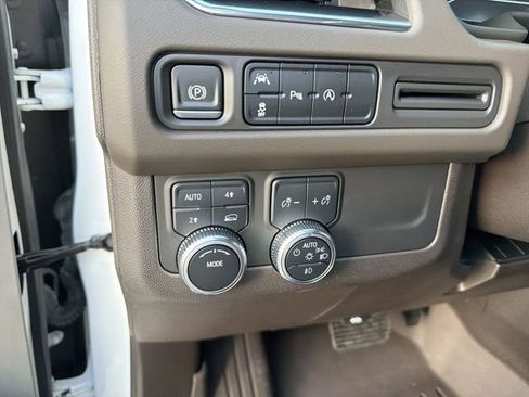 Used 2023 GMC Yukon SLT AWD/4WD image 11