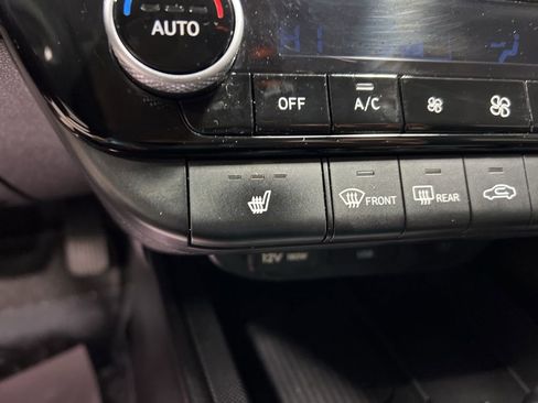 Used 2025 Hyundai Elantra SEL image 27