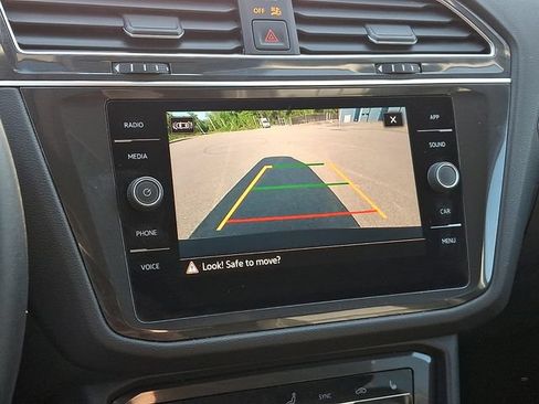 Used 2022 Volkswagen Tiguan SE FWD image 17