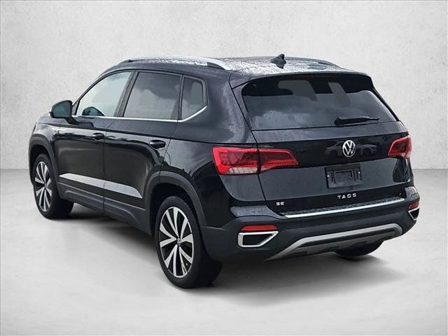 Used 2023 Volkswagen Taos SE w/ Panoramic Sunroof Package FWD image 7