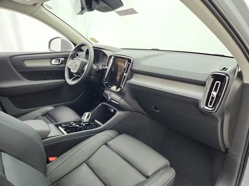 Certified 2024 Volvo XC40 B5 Plus w/ Protection Package Premier image 13