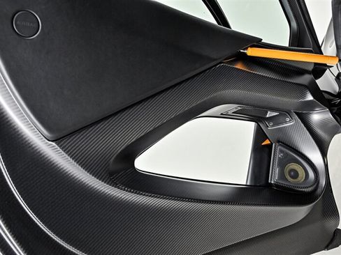 Used 2019 McLaren Senna RWD image 24