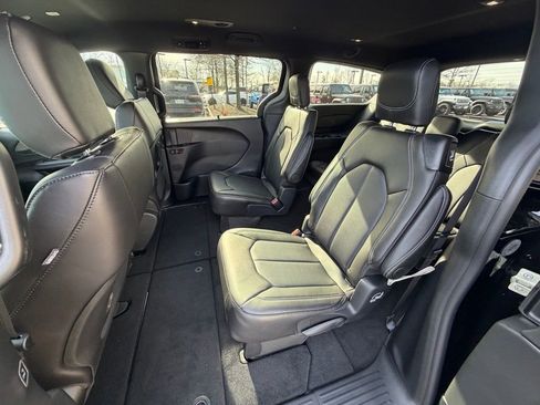 New 2026 Chrysler Pacifica Select image 12