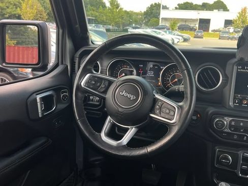 Used 2020 Jeep Gladiator Overland AWD/4WD image 18
