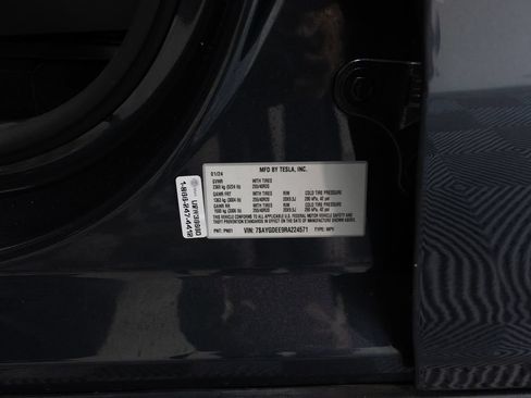Used 2024 Tesla Model Y Long Range AWD/4WD image 36