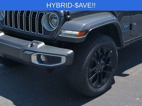Used 2025 Jeep Wrangler Unlimited Sahara w/ Safety Group AWD/4WD image 9