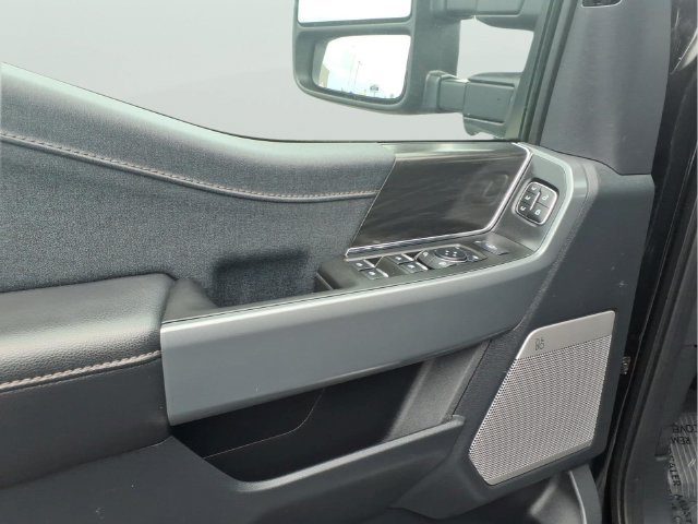 Used 2025 Ford F150 Lariat w/ Equipment Group 501A Mid AWD/4WD image 9