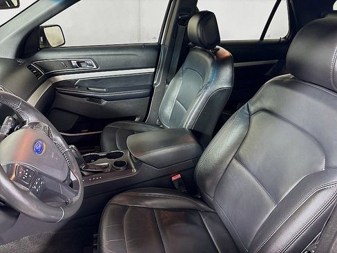 Used 2017 Ford Explorer XLT w/ Equipment Group 202A image 11