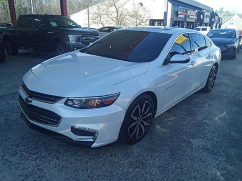 Used 2018 Chevrolet Malibu LT w/ Leather Package image 2