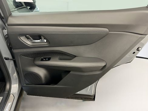 Used 2024 Nissan Ariya AWD image 31