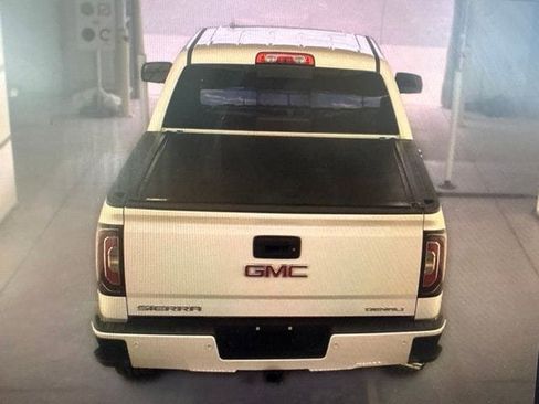 Used 2018 GMC Sierra 1500 Denali w/ Denali Ultimate Package AWD/4WD image 12
