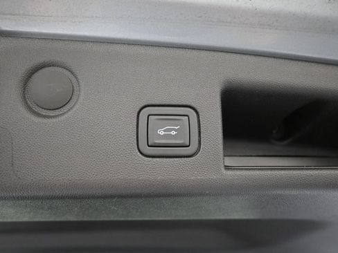 Used 2023 Chevrolet Equinox LT AWD/4WD image 25