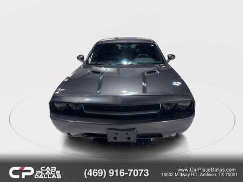 Used 2014 Dodge Challenger SXT RWD image 3