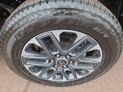 Used 2024 Toyota Tundra Limited image 11