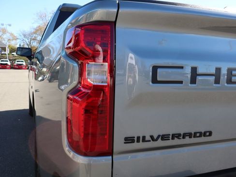 Used 2025 Chevrolet Silverado 1500 Custom Trail Boss w/ Dark Appearance Package image 31