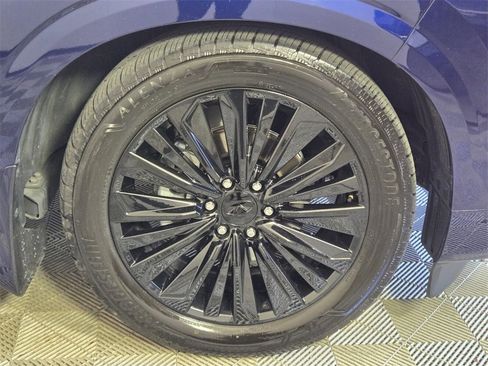 Used 2025 INFINITI QX80 Sensory image 19