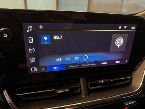 Used 2025 Chevrolet Trax RS FWD image 13