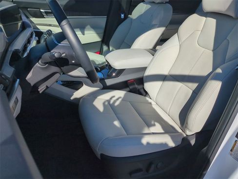 Certified 2025 Kia Telluride EX w/ EX Captain's Chair Package image 19