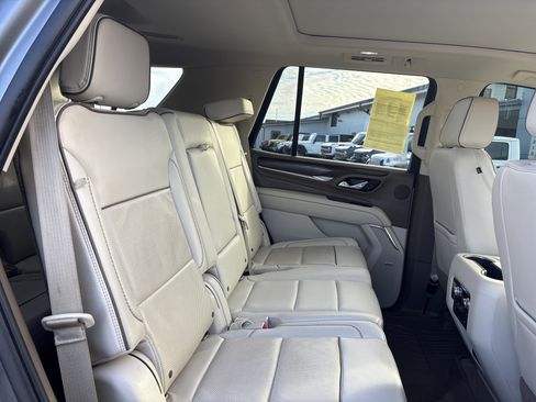 Used 2021 GMC Yukon Denali w/ Denali Premium Package image 8