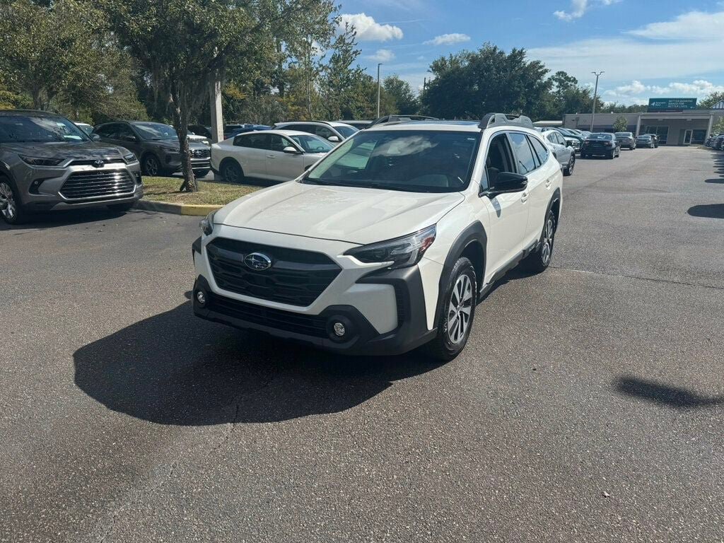 Used 2025 Subaru Outback Premium AWD/4WD image 1