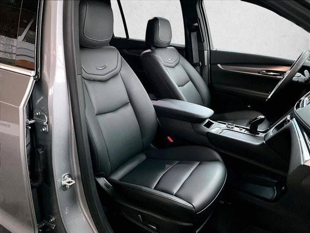 Certified 2025 Cadillac XT6 Luxury FWD image 9