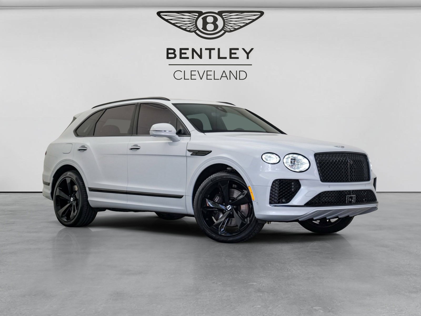 Used 2024 Bentley Bentayga AWD/4WD image 1