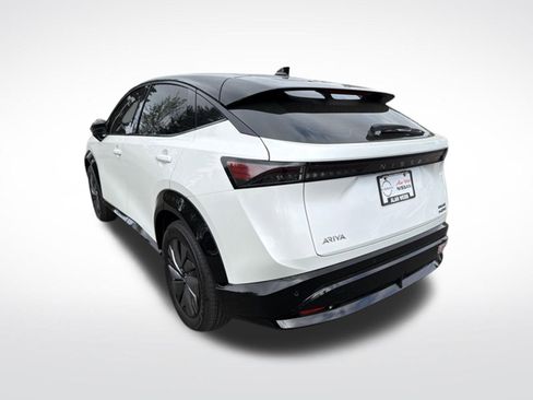 Used 2023 Nissan Ariya AWD image 5