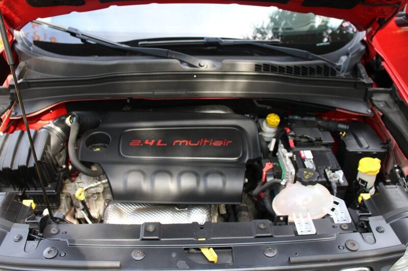 Used 2016 Jeep Renegade Latitude AWD/4WD image 17