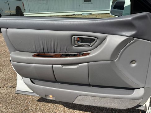 Used 2001 Toyota Avalon XLS FWD image 12