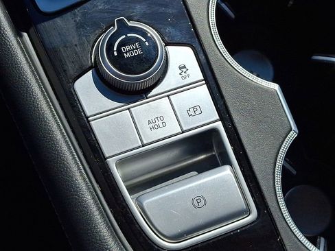 Used 2023 Genesis G70 2.0T image 24