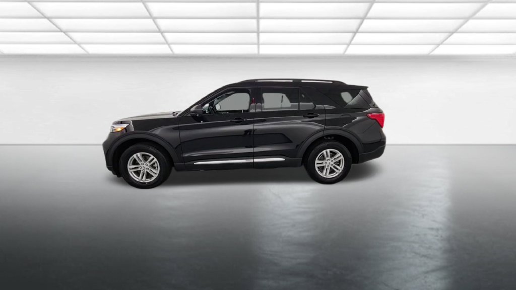 Used 2024 Ford Explorer XLT w/ Equipment Group 202A AWD/4WD image 6