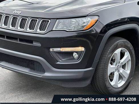 Used 2019 Jeep Compass Latitude w/ Cold Weather Group AWD/4WD image 6