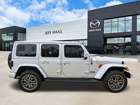 Used 2023 Jeep Wrangler Unlimited Sahara AWD/4WD image 5