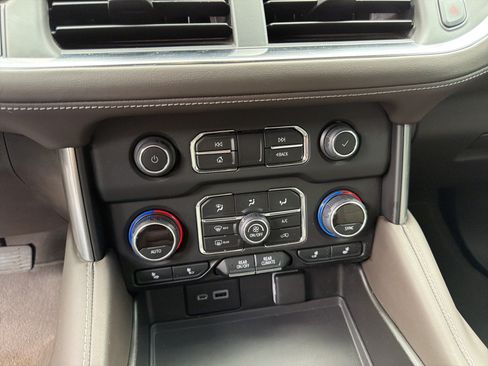 Used 2022 Chevrolet Tahoe LT w/ Luxury Package RWD image 31
