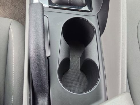 Used 2024 Hyundai Elantra SEL FWD image 19