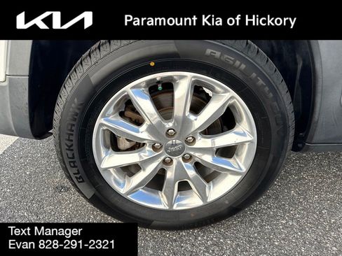 Used 2016 Jeep Cherokee Limited AWD/4WD image 9