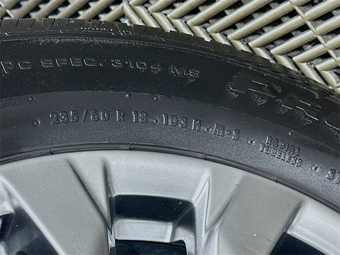 Used 2024 Cadillac XT4 Premium Luxury image 32