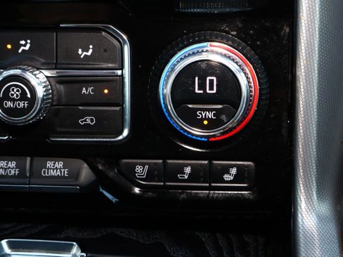 Used 2023 GMC Yukon XL Denali image 30