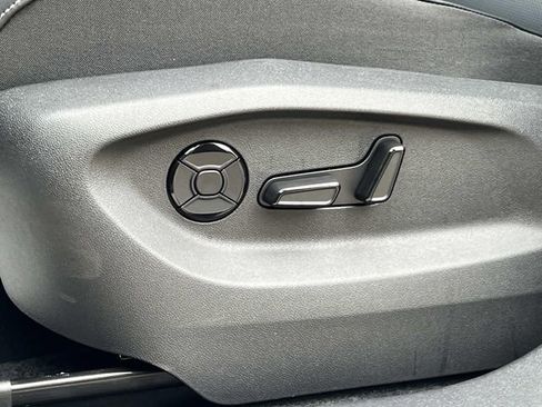 New 2026 Volkswagen Tiguan SE FWD image 13