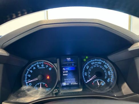 Used 2020 Toyota Tacoma TRD Off-Road w/ Technology Package AWD/4WD image 10