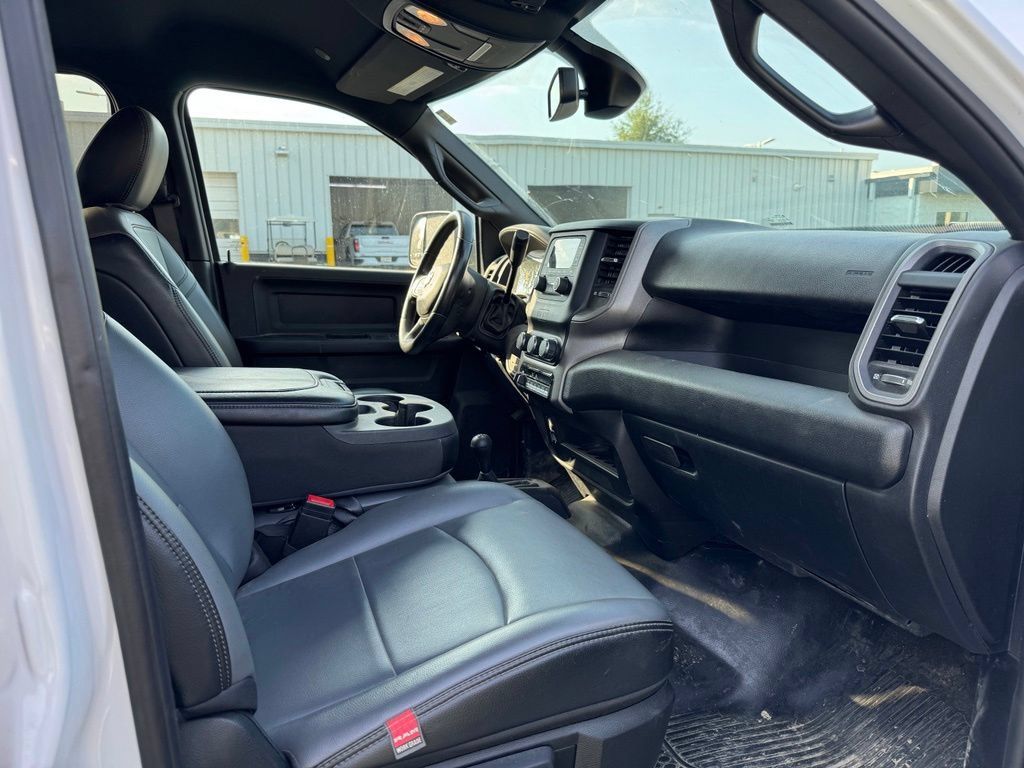 Used 2021 RAM 5500 Tradesman w/ Chrome Appearance Group AWD/4WD image 10