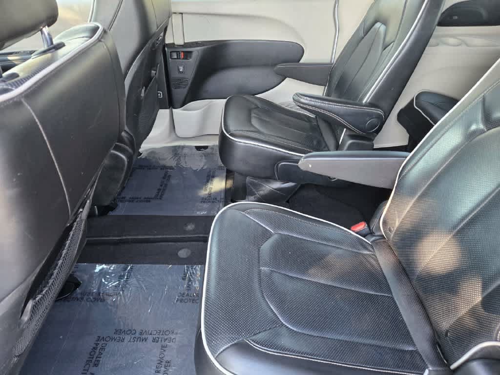 Used 2024 Chrysler Pacifica Limited FWD image 11