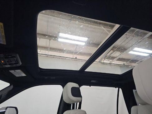 Used 2025 Toyota Sequoia Capstone AWD/4WD image 9