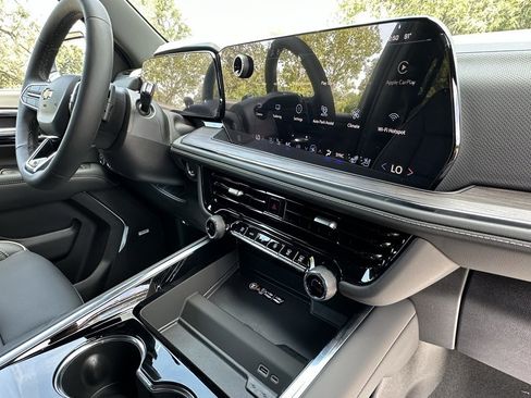 New 2026 Chevrolet Suburban Premier image 12