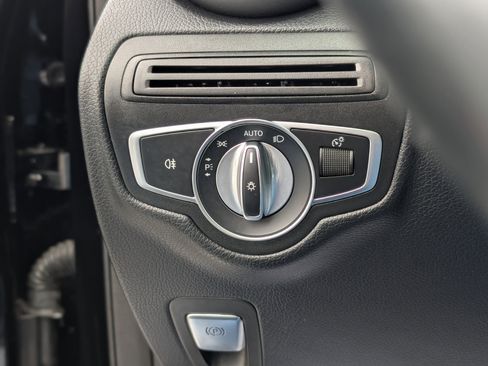 Used 2018 Mercedes-Benz GLC 300 4MATIC image 31