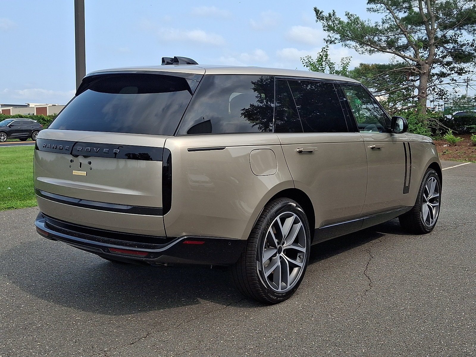New 2026 Land Rover Range Rover Long Wheelbase SE AWD/4WD image 6