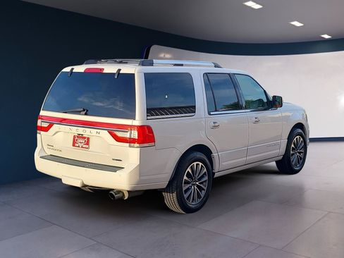 Used 2016 Lincoln Navigator Select RWD image 5