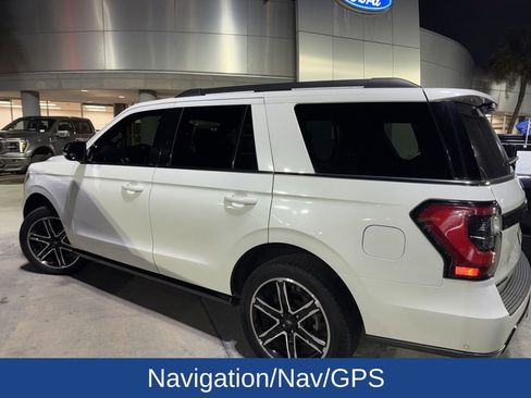 Used 2021 Ford Expedition Limited image 5