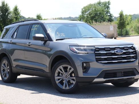New 2026 Ford Explorer Active w/ Active Comfort Package AWD/4WD image 2