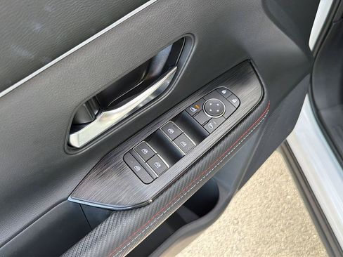 Used 2025 Nissan Kicks SR FWD image 30